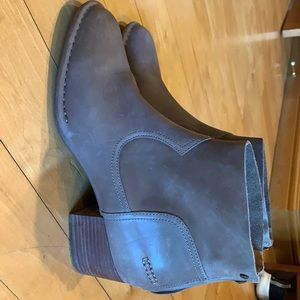 Ugg light brown leather boots